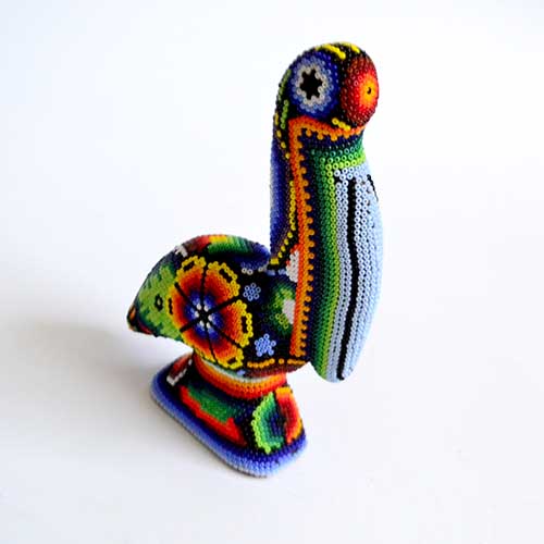 Jirafa forrada con chaquiras - Arte Huichol